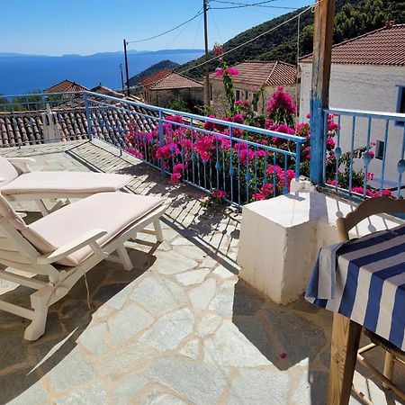 Lovely Traditionnal House With Sea View Tirós Eksteriør bilde