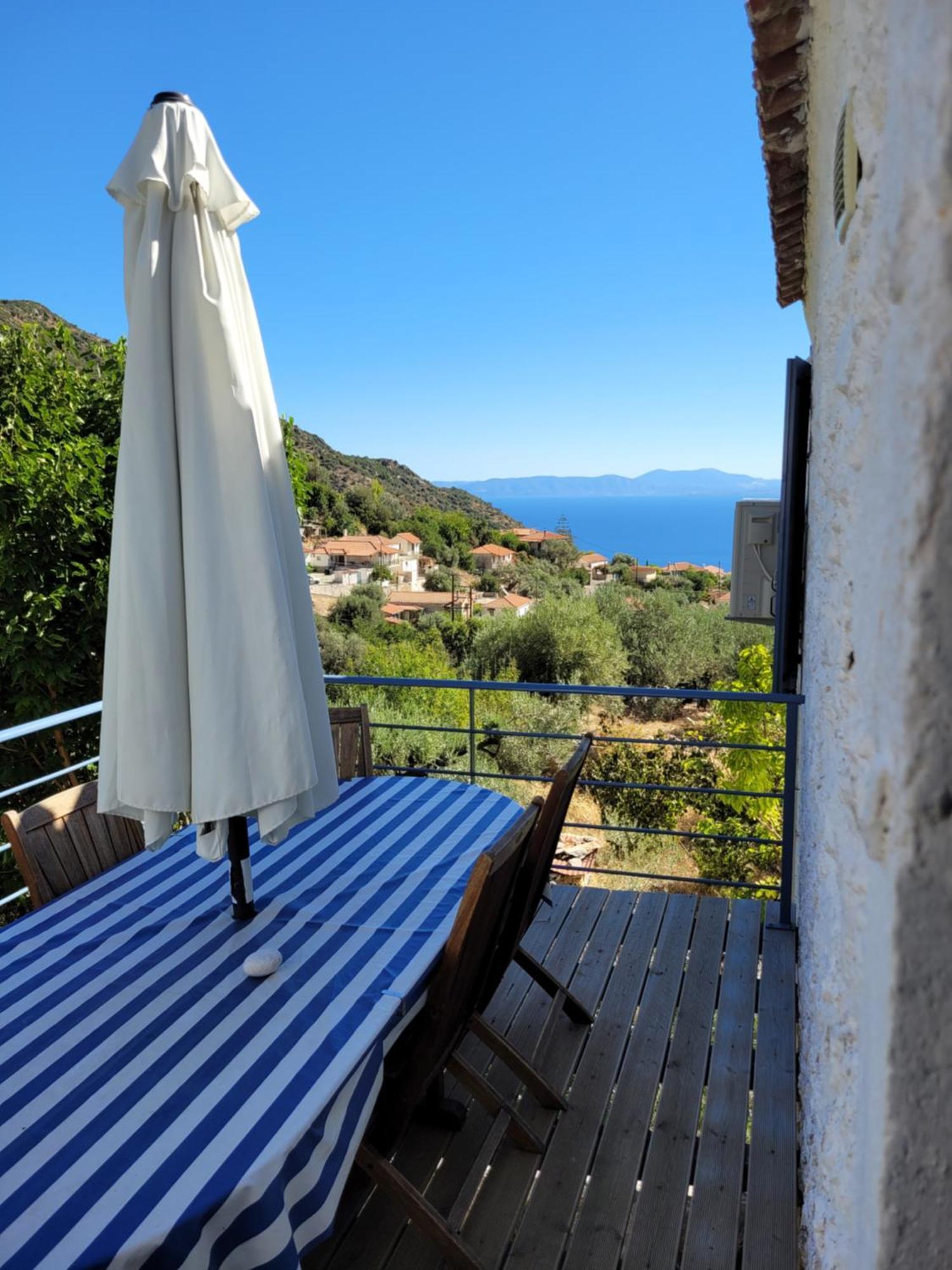 Lovely Traditionnal House With Sea View Tirós Eksteriør bilde