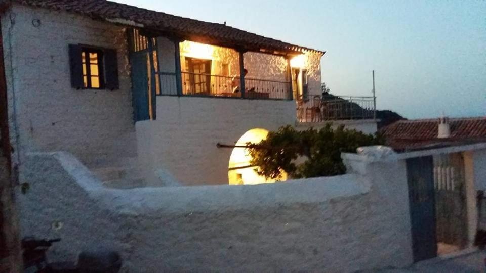 Lovely Traditionnal House With Sea View Tirós Eksteriør bilde