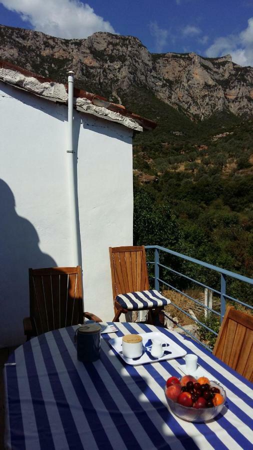 Lovely Traditionnal House With Sea View Tirós Eksteriør bilde